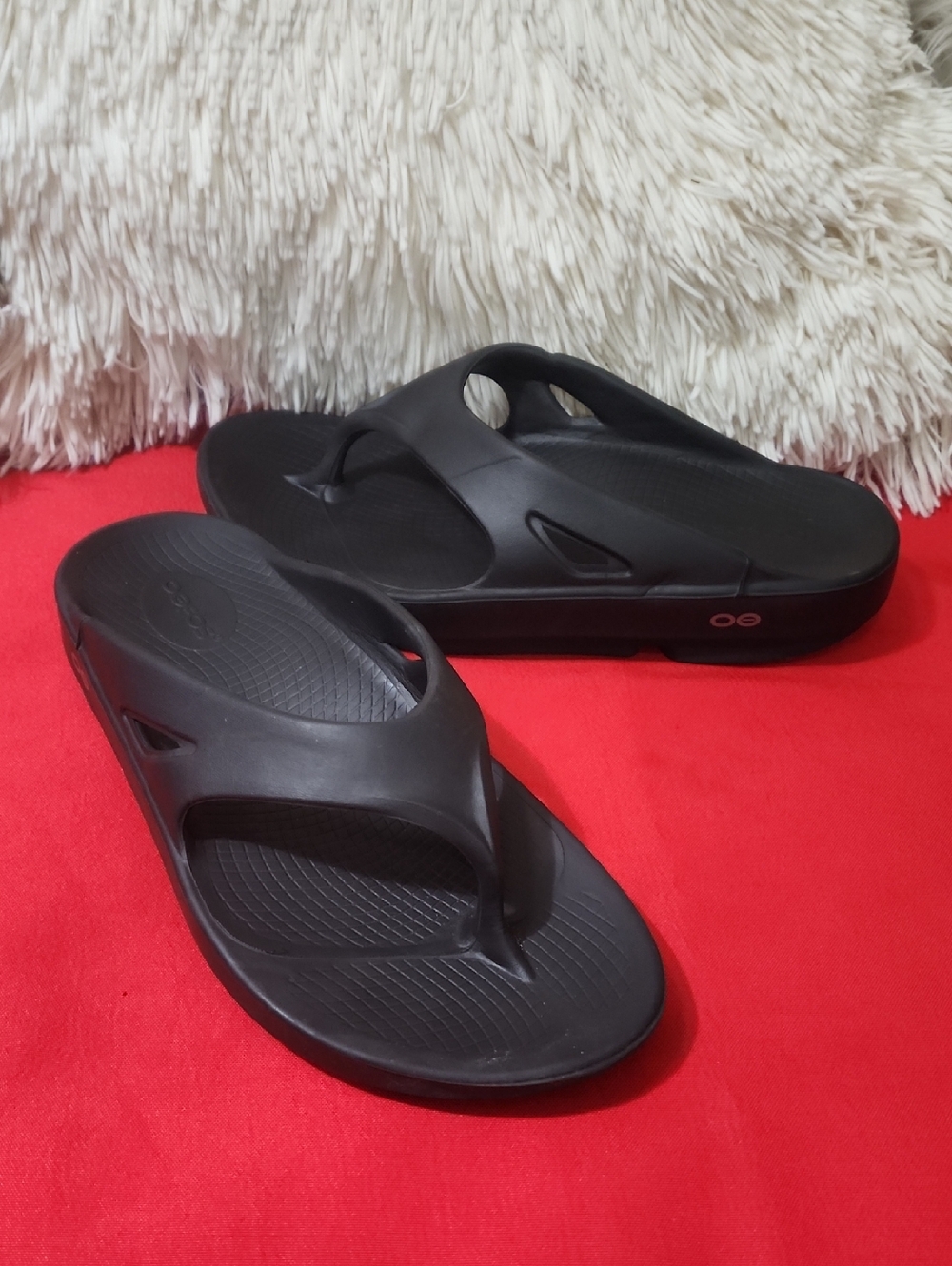 OOFOS Black Unisex Recovery Flip Flops